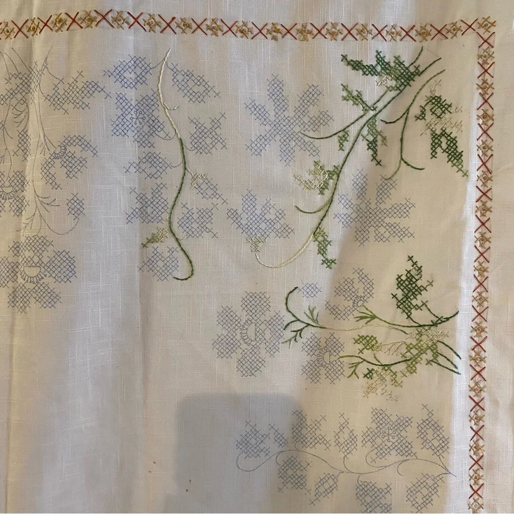 Vintage Embroidery Pre-Stamped Linen 60”x88” Tablecloth (Started)
